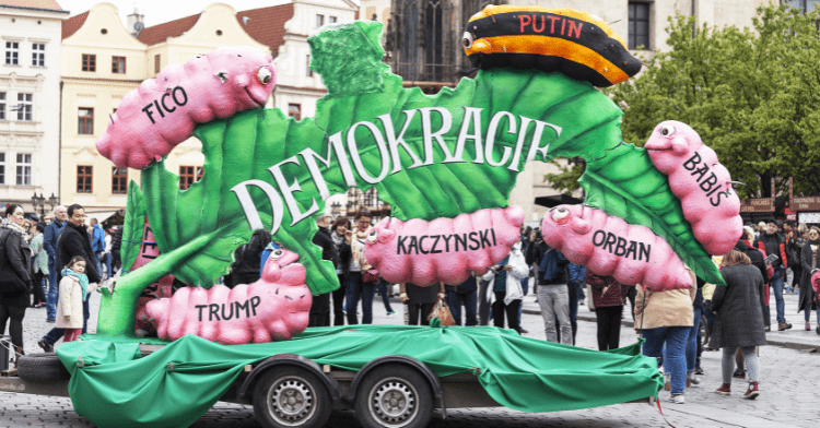 democracy,citizens,populists,populism